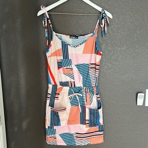 Woman’s geometric pattern size medium tie dress